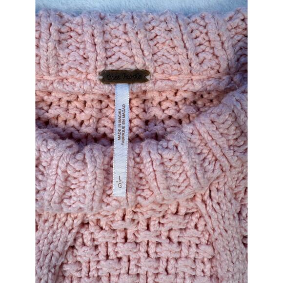 Free People Cutting Edge Pink Chunky Cableknit Crop Sweater Pullover Large - Picture 4 of 9
